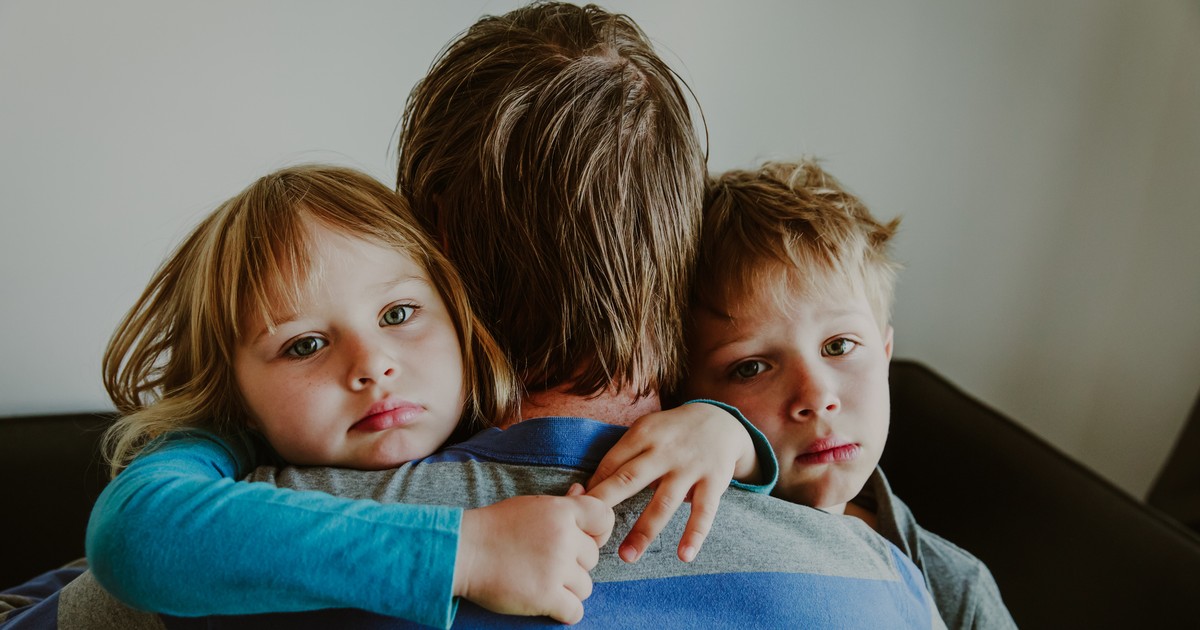 Depresja ojcowska ma wpływ na rozwój dziecka. Widać to w wieku szkolnym, gdy pojawiają się trudności
