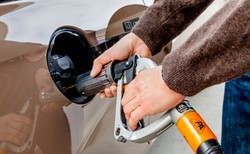 Masz auto na gaz? Morawiecki: Do końca roku Polska zrezygnuje z LPG z Rosji