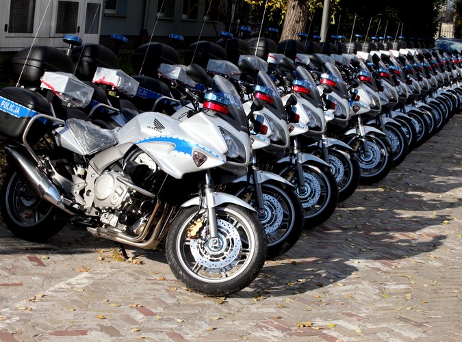 Superszybka policja i jej nowe maszyny!