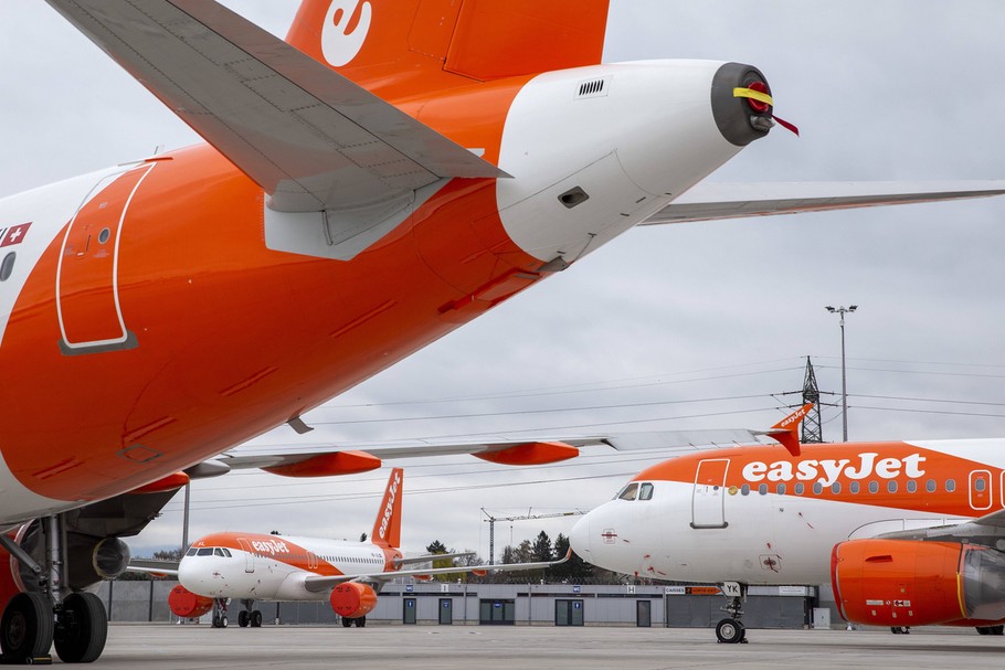 Uziemione samoloty easyJet na lotnisku w Genewie