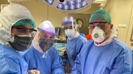 Zespół operacyjny w trakcie transplantacji