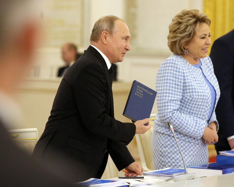 Prezydent Rosji Władimir Putin i przewodnicząca Rady Federacji Walentina Matwijenko podczas posiedzenia Rady Państwa w Moskwie, 26 czerwca 2019 r.