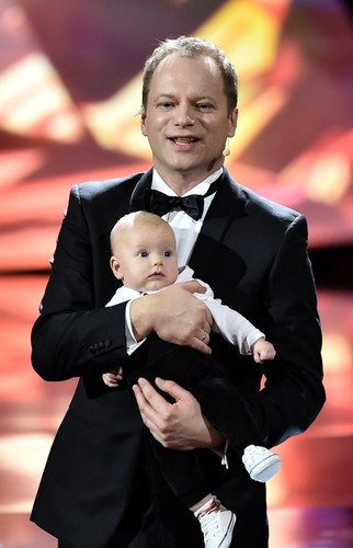 Maciej Stuhr z synem na gali Europejskie Nagrody Filmowe we Wrocławiu