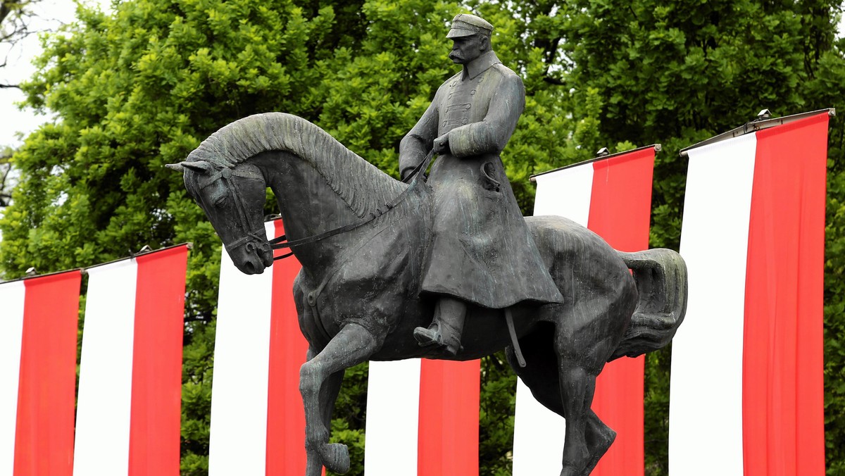 Uczczono 100. rocznicę wejścia do Lublina legionistów Józefa Piłsudskiego w czasie I wojny światowej. Ulicami przedefilowali rekonstruktorzy w mundurach polskich ułanów.