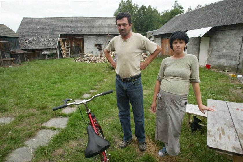 Poluje na ludzi z kuszą