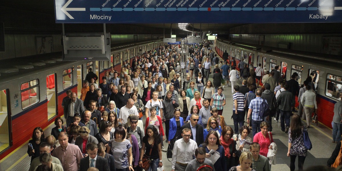 METRO TRAMWAJE KOMUNIKACJA