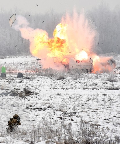 ANTONI MACIEREWICZ W ZIELONCE. POKAZ AKCJI KOMANDOSÓW I PREZENTACJA ŻOŁNIERZY OBRONY TERYTORIALNEJ