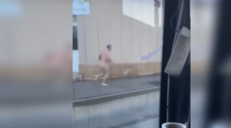 Az utcán futott meztelenül a férfi Nagyváradon / Fotó: Videó kivágás
