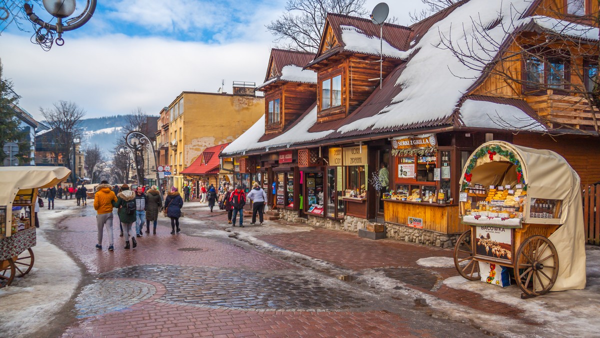 Zakopane. W Wielkanoc tłumy na Krupówkach, ale na szlakach... pustki