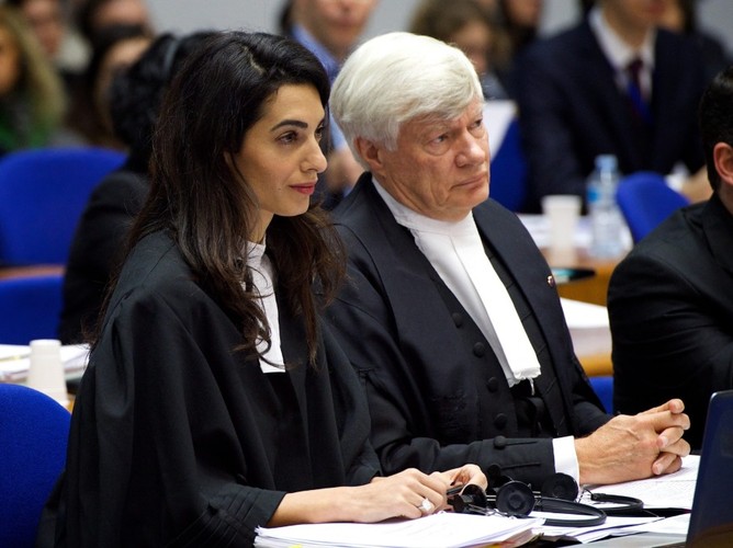 Amal Alamuddin Clooney i  Geoffrey Robertson
