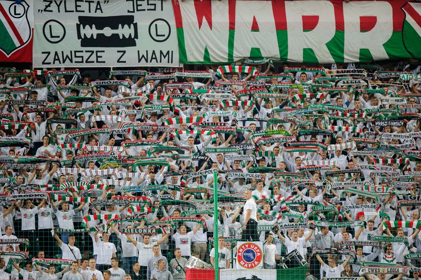 Oprawa ze świńskim ryjem na meczu Ligi Europy: Legia - Aktobe? Czy będą kary od UEFA?