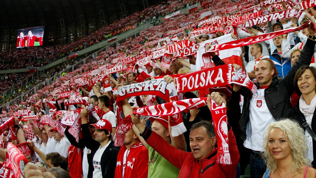 W poniedziałek ruszyła druga faza sprzedaży biletów na Euro 2012. Polscy kibice żeby złożyć wniosek o wejściówki muszą dołączyć do Klubu Kibica RP, co kosztuje 32 złote. - Otrzymaliśmy skargi i badamy tę sprawę - powiedziała Futbolnews.pl Małgorzata Cieloch, rzecznik UOKiK.