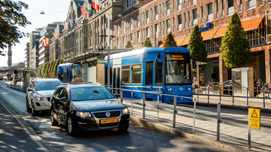 Zakaz używania samochodów benzynowych i diesla w centrum Sztokholmu od 2025 r.