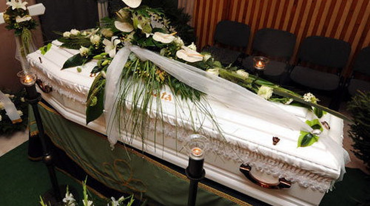 Fehér koporsóban temették el Bándy Katát