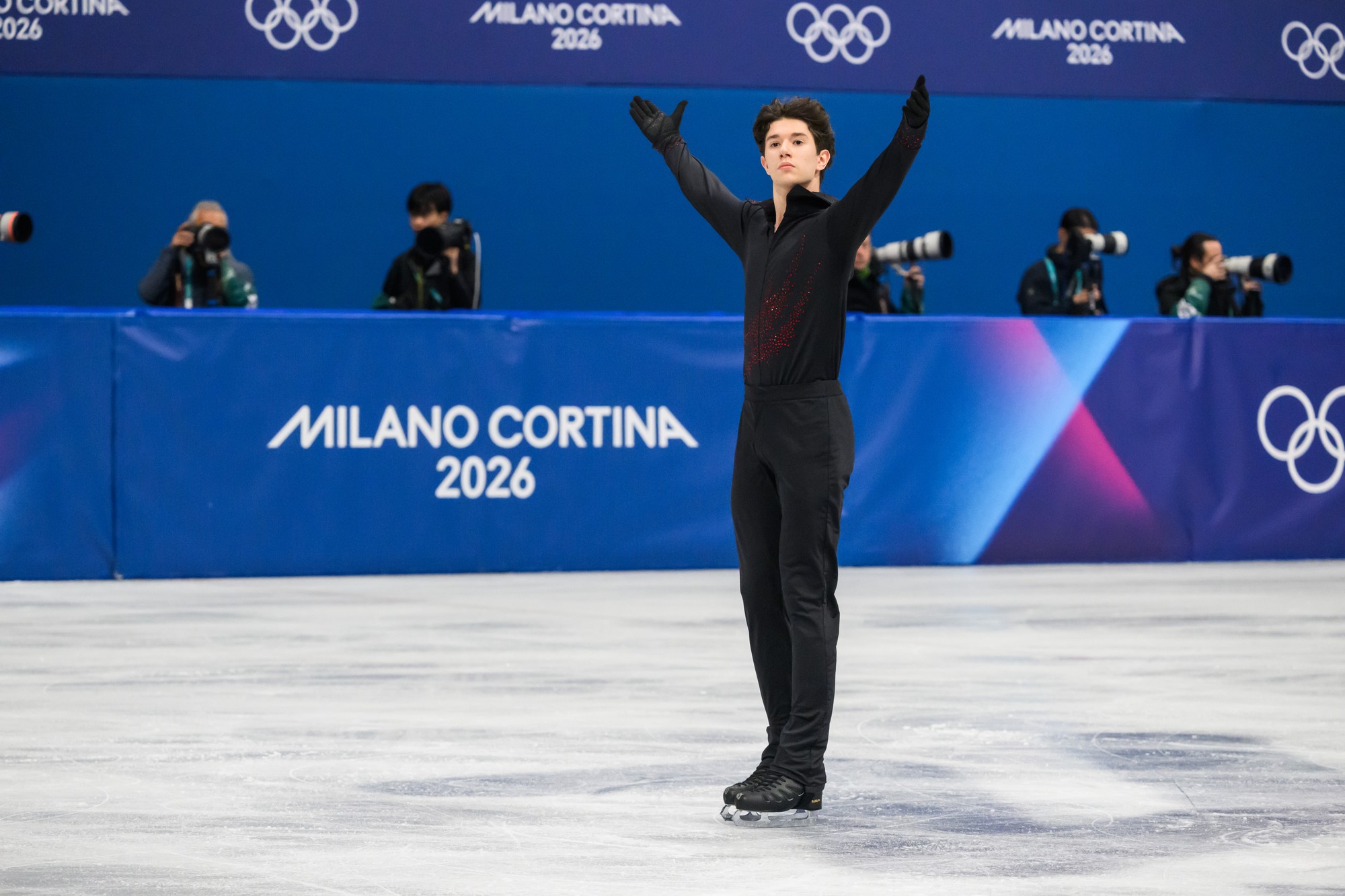Slovenský krasokorčuliar Adam Hagara na XXV. zimných olympijských hrách v Miláne.