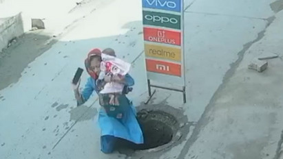 Durva: a gyermekével együtt nyelt el egy asszonyt az utcai csatorna
