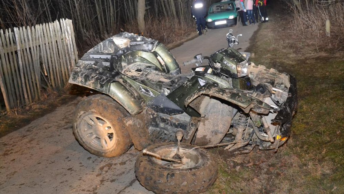 Nie trafił w drogę ale w płot. Mieszkaniec Harbakuza wylądował w szpitalu.