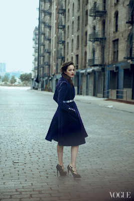 Marion Cotillard w sierpniowym wydaniu francuskiego "Vogue'a"
