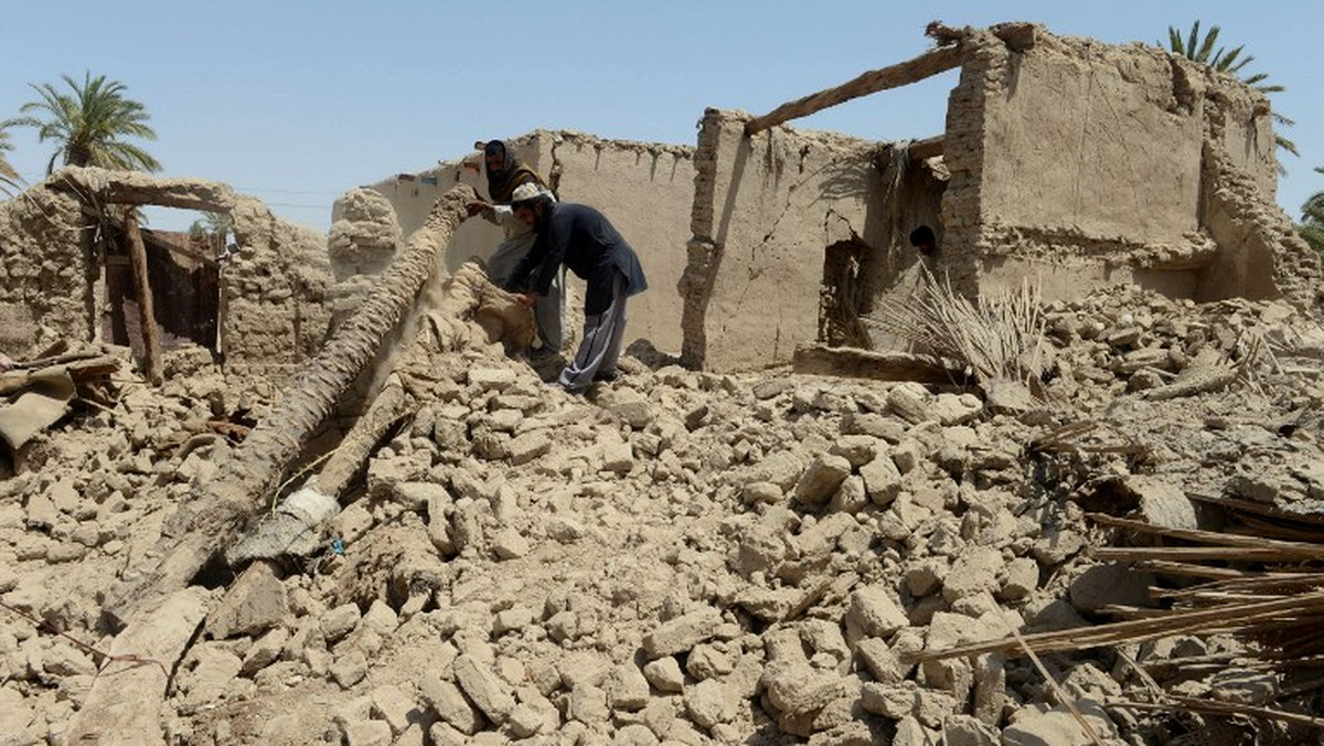 Wbrew obawom silne trzęsienie ziemi, które nawiedziło w sobotę rano południowy Iran, nie spowodowało ofiar śmiertelnych. 20 osób zostało lekko rannych, a w sześciu wioskach odnotowano szkody - poinformowały miejscowe władze.