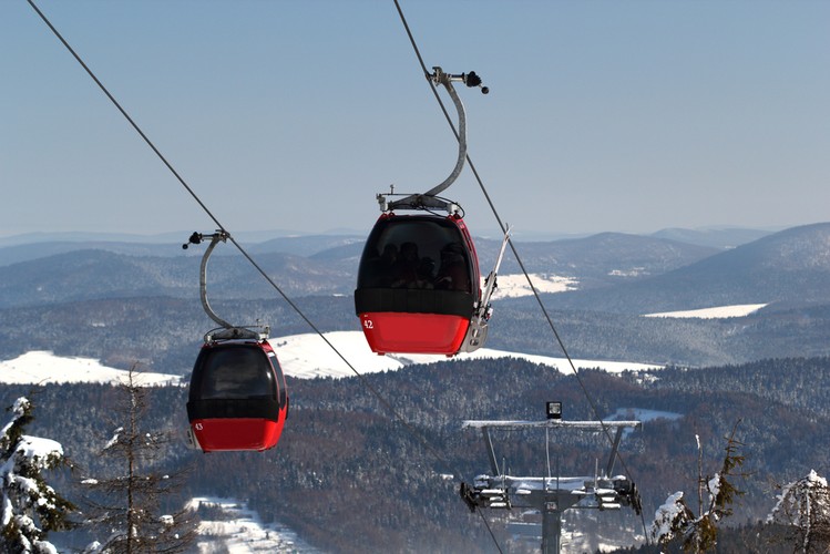 9. <b>Krynica Zdrój</b>. <br>Stare uzdrowisko powinno się kojarzyć z saneczkarstwem, które tu było po raz pierwszy uprawiane w Polsce. Dziś Krynica ma pełne zaplecze do rekreacji zimowej (trasy narciarskie, snowparki, trasy biegowe).