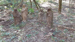 Évtizedek óta rejtőztek az erdőben a kőszentek, most rájuk bukkantak a Balatonnál