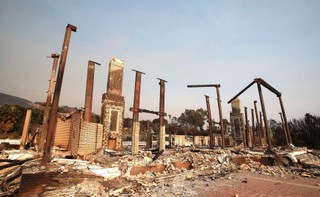 Co najmniej 42 ofiary śmiertelne pożarów w Kalifornii