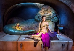 Złote bikini księżniczki Lei sprzedane za fortunę. Carrie Fisher go nienawidziła