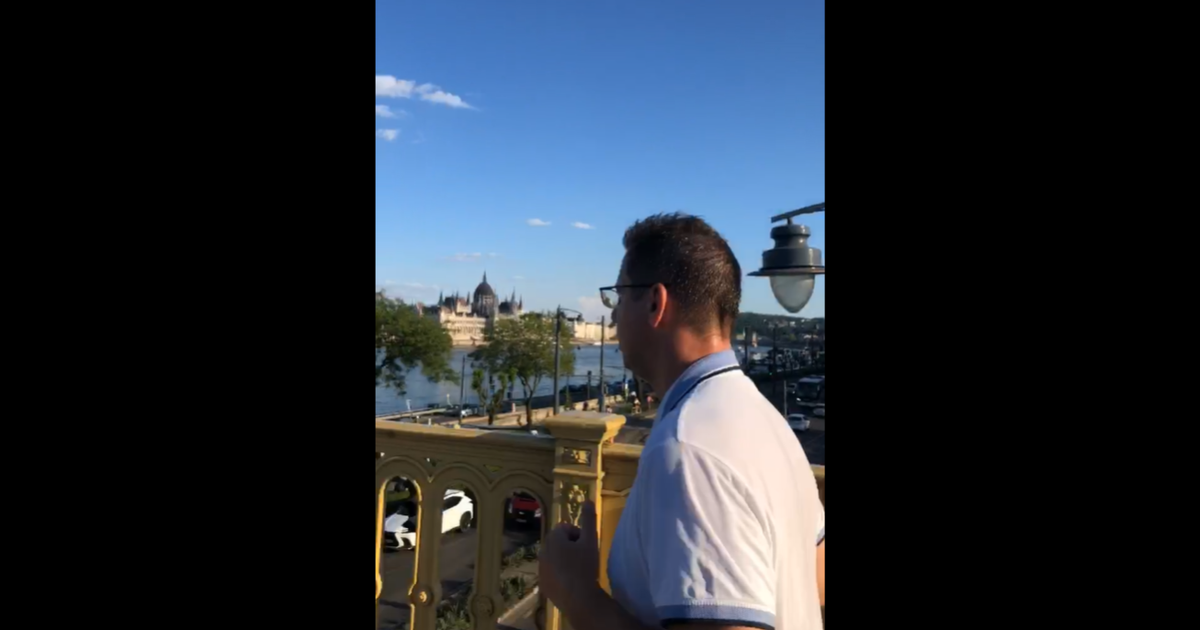 Szürreális jelenet a rakparton! A kocogó Gulyás Gergelyt üldözi Szabó Bálint, és mindezt élőben közvetíti – videó