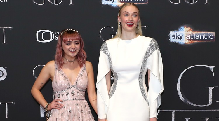 Maisie Williams és Sophie Turner