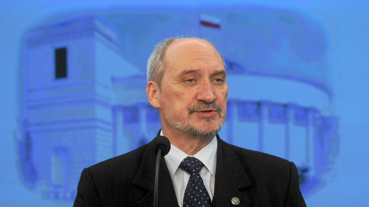 Znany już wszystkim jako PiS, uaktywnił się prątkując bakteriami w postaci Macierewicz, Kempa...