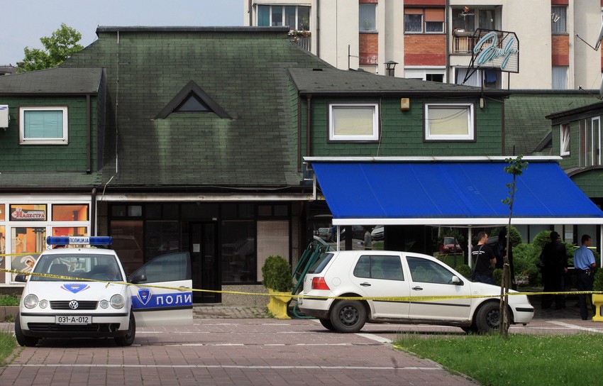 Policija ispred kafića "Merlin" u Ulici Jug Bogdana