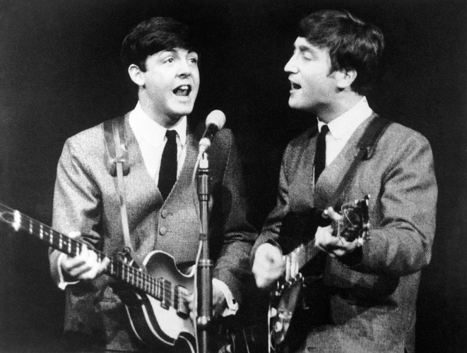 Paul McCartney i John Lennon w 1963 roku