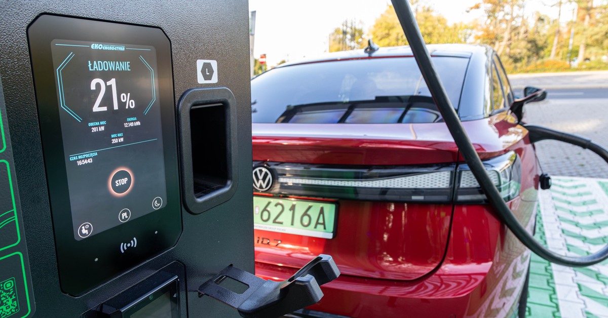 Pół roku programu NaszEauto: trudno nam wydać pieniądze na elektryki