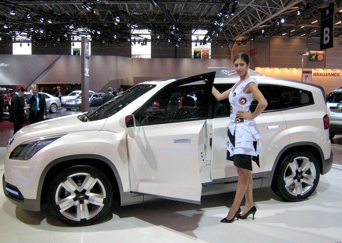 Orlando to prototyp siedmiomiejscowego vana, który powstał na platformie ujawnionego wcześniej chevroleta cruze