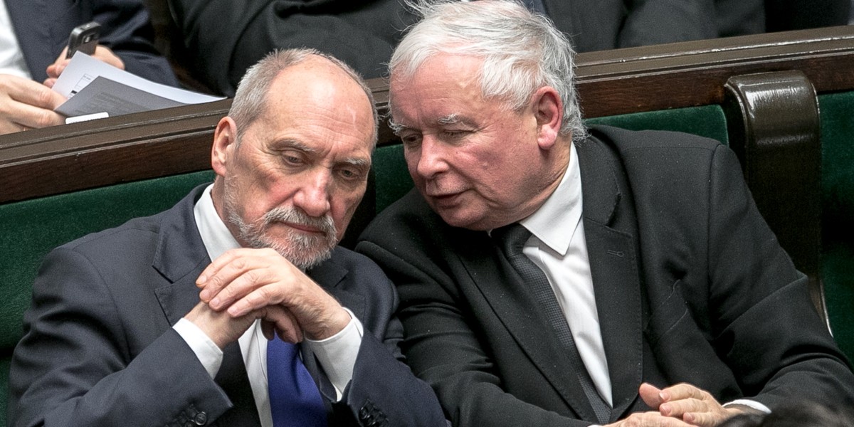 Dotychczasowy szef Najwyższej Izby Kontroli Krzysztof Kwiatkowski kończy kadencję w sierpniu 2019 roku. Na zdjęciu: Antoni Macierewicz i Jarosław Kaczyński