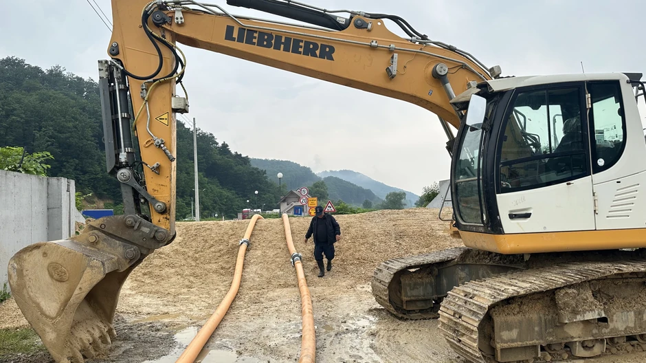 Vodena bujica u Dljinu uništila sve prilazne puteve