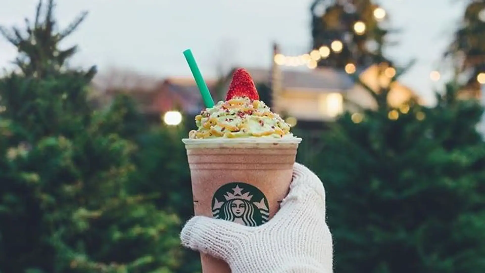 Świąteczna kawa od Starbucksa. Christmas Tree Frappuccino najlepiej wygląda na Instagramie