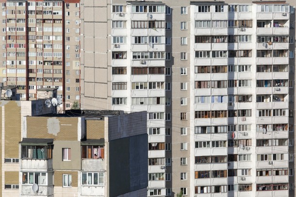 Osiedle powstało w latach 80. w miejscu dawnej wsi. Miały tu dojeżdżać metro i szybka kolej z centrum Kijowa, ale plany upadły razem ze Związkiem Radzieckim.