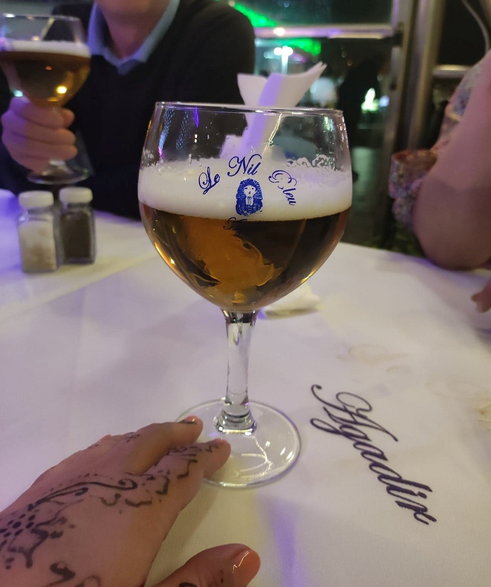 Piwo w marokańskim klubie.