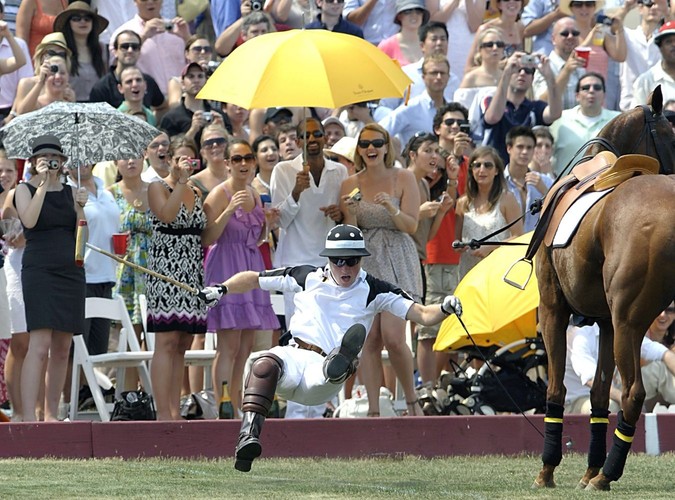 Książe Harry spadł z konia podczas meczu polo