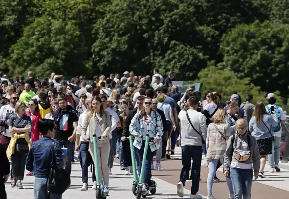 Kijów znów tętni życiem. Tłumy na ulicach. "Będziemy pić za jego śmierć" [ZDJĘCIA]