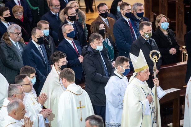 Metropolita szczecińsko-kamieński abp Andrzej Dzięga i politycy PiS