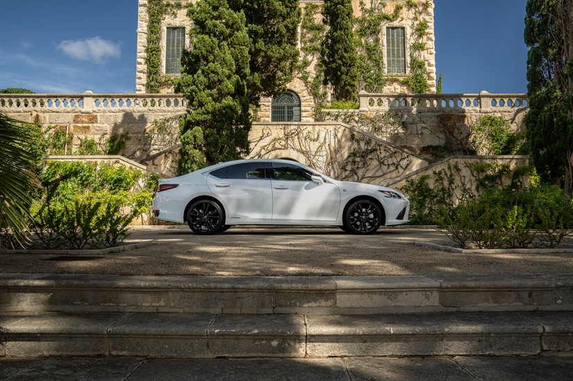 Lexus ES 300h F Sport - zdjęcie poglądowe