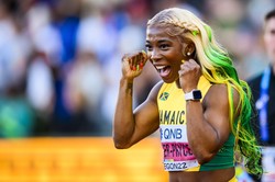Fraser-Pryce podczas biegu musiała trzymać swoją... perukę
