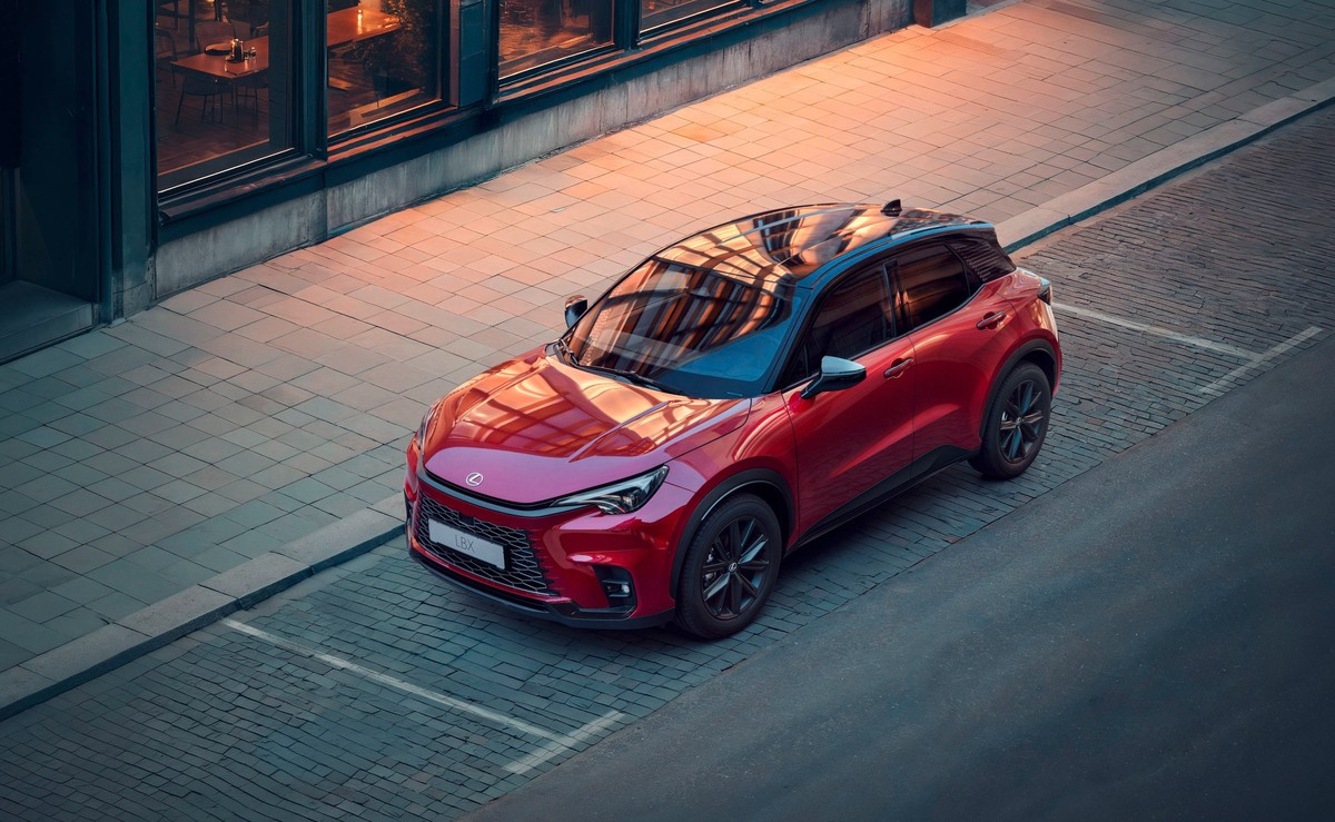 Lexus LBX to najtańszy model japońskiej marki. Ten SUV właśnie debiutuje w wersji Vibrant Edition