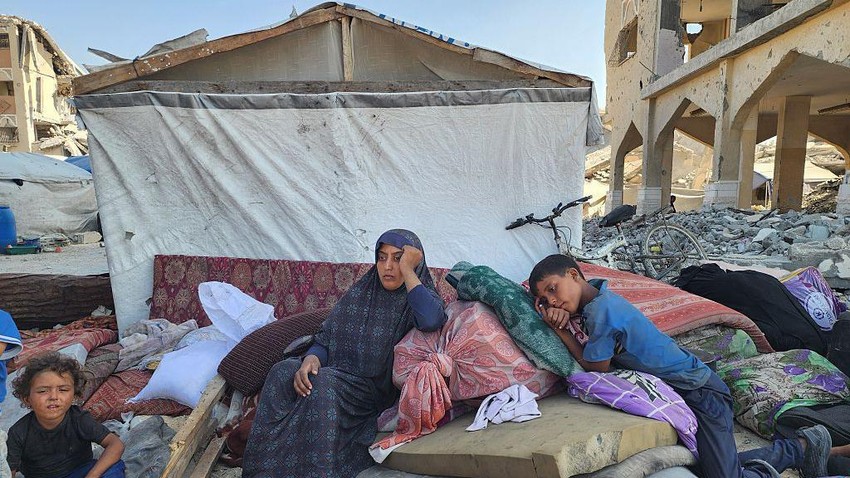 Porodice koje su pobegle iz grada Gaze sada traže utočište u Al-Mavasiju | Foto: Hani Alshaer/Anadolu via Getty Images