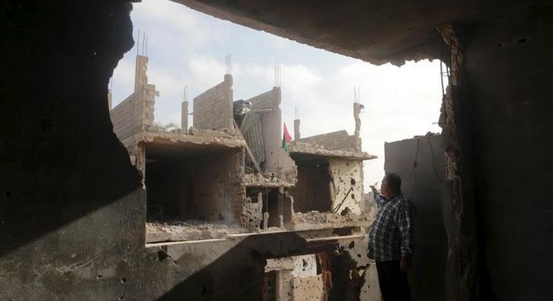 A man stands in his house which was destroyed during clashes between military forces loyal to Libya's eastern government and the Shura Council of Libyan Revolutionaries. March 12, 2016. REUTERS/Esam Omran Al-Fetori