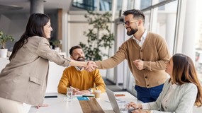 Komunikacja zawodzi, zaufanie spada – zaangażowanie polskich pracowników na najniższym poziomie od czasów pandemii