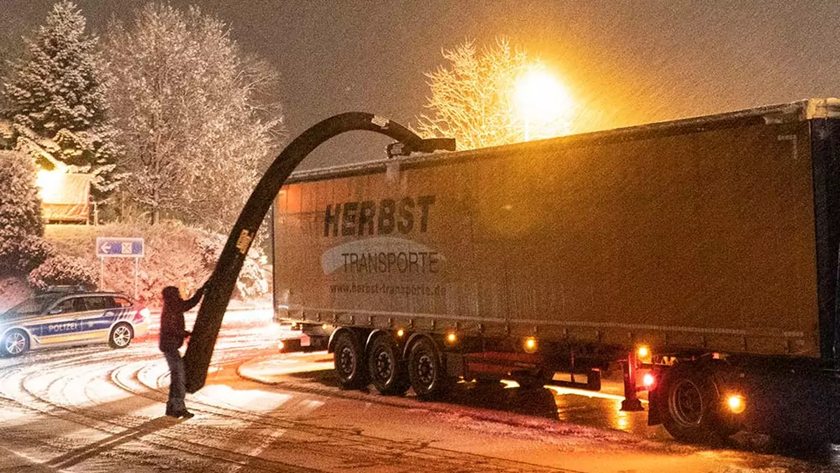 TruckTollo Dozer. Nadmuchiwana ściągaczka do śniegu i lodu