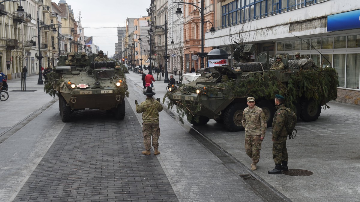 ŁÓDŹ ARMIA AMERYKAŃSKA PRZEJAZD PRZEZ POLSKĘ (pojazdy Stryker)